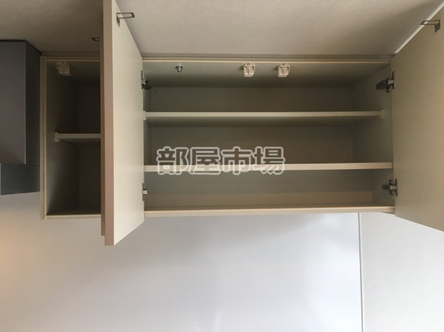 オープンレジデンシア池之端のキッチン|上部収納