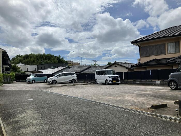 ヴィラージュ松倉の駐車場
