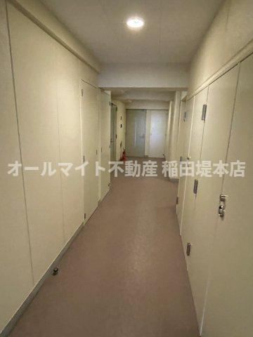 川崎市多摩区布田の賃貸マンションのロビー