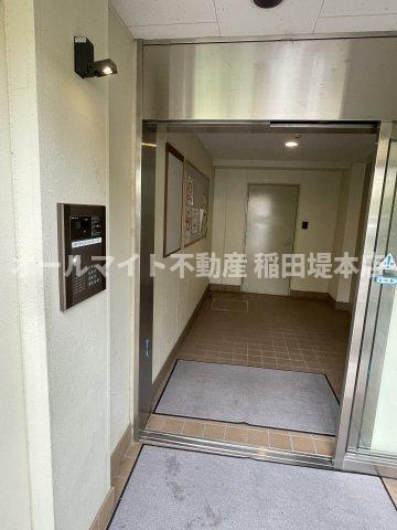 川崎市多摩区布田の賃貸マンションのエントランス