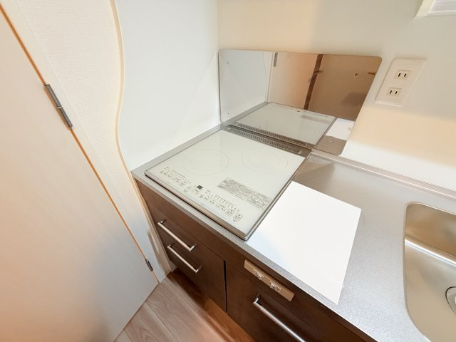 セレニテ西元町アリエのキッチン