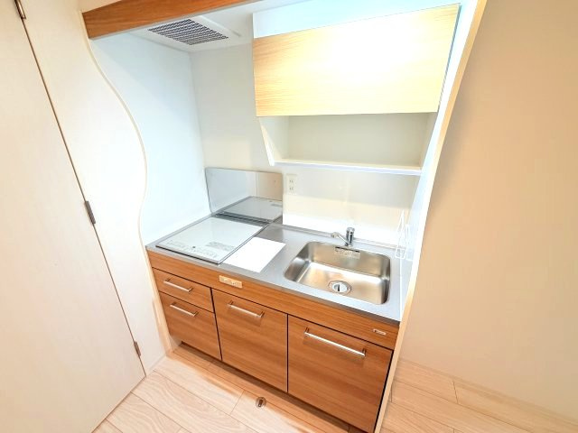 セレニテ西元町アリエのキッチン