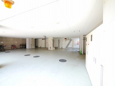 プラウドフラット鶴見Ⅰの駐車場