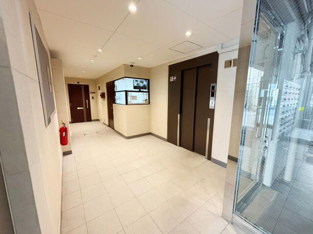 安田小網町マンションのロビー