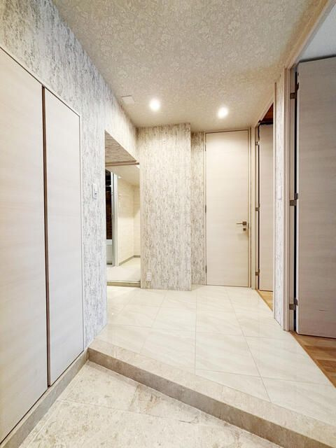 安田小網町マンションの玄関