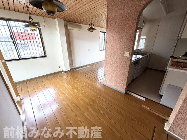 【中古】渋川市半田　６LLDDKKの居間・リビング|おしゃれなリビングです