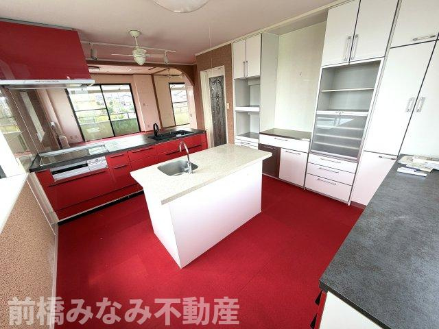【中古】渋川市半田　６LLDDKKの居間・リビング|ゆったり過ごせるリビングです