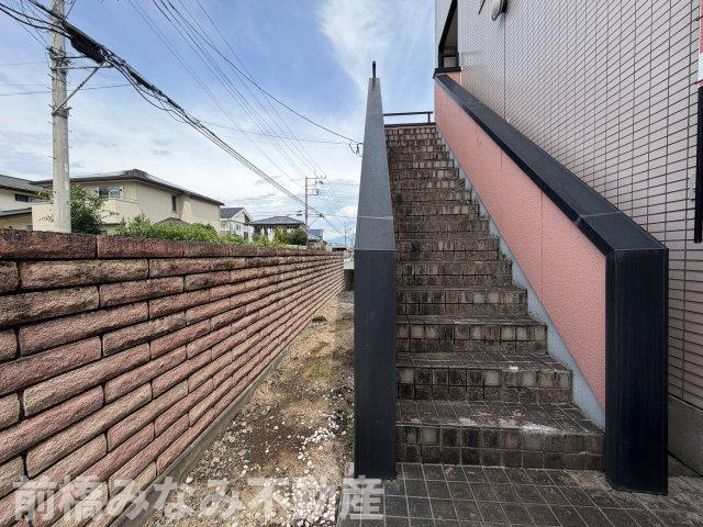 【中古】渋川市半田　６LLDDKKの玄関|明るい玄関です