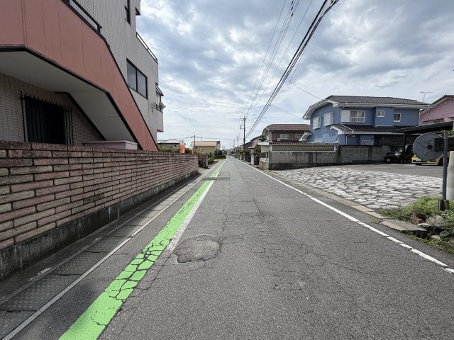 【中古】渋川市半田　６LLDDKKの前面道路含む現地写真|前面道路含む現地写真です
