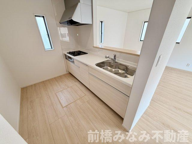 【新築】前橋市川原町第4　２号棟(全３棟)　クレイドルガーデン　新築建売分譲のキッチン|コンパクトなキッチンで掃除もラクラク