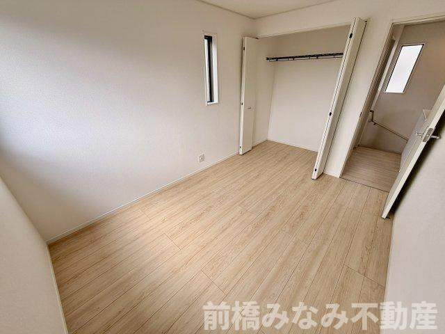 【新築】前橋市川原町第4　２号棟(全３棟)　クレイドルガーデン　新築建売分譲の洋室|明るい洋室です