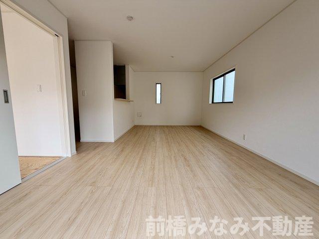 【新築】前橋市川原町第4　２号棟(全３棟)　クレイドルガーデン　新築建売分譲の居間・リビング|ゆったりとした居間です
