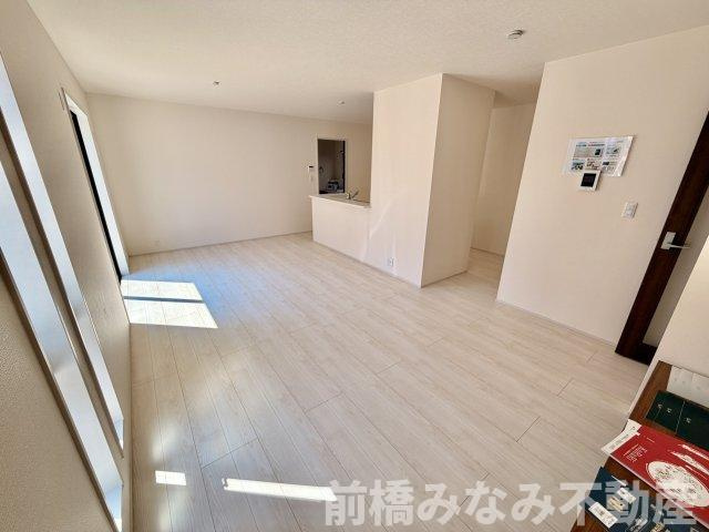 【新築】前橋市青柳町第４　限定１棟　リーブルガーデン　新築建売の居間・リビング|ゆったりとしたリビングです