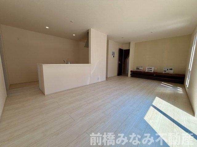 【新築】前橋市青柳町第４　限定１棟　リーブルガーデン　新築建売の居間・リビング|ゆったりとした居間です