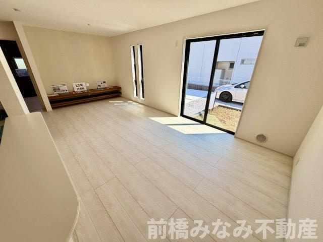 【新築】前橋市青柳町第４　限定１棟　リーブルガーデン　新築建売の居間・リビング|おしゃれな居間です