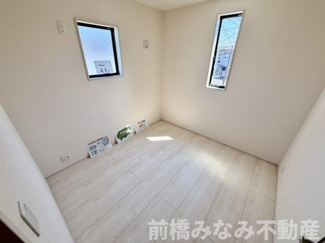 【新築】前橋市青柳町第４　限定１棟　リーブルガーデン　新築建売の洋室|落ち着いた色調の洋室です