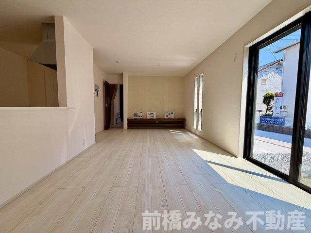【新築】前橋市青柳町第４　限定１棟　リーブルガーデン　新築建売の居間・リビング|ゆったりとしたリビングです