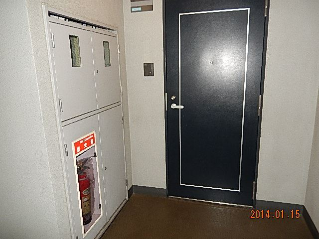 高柳ビルの玄関