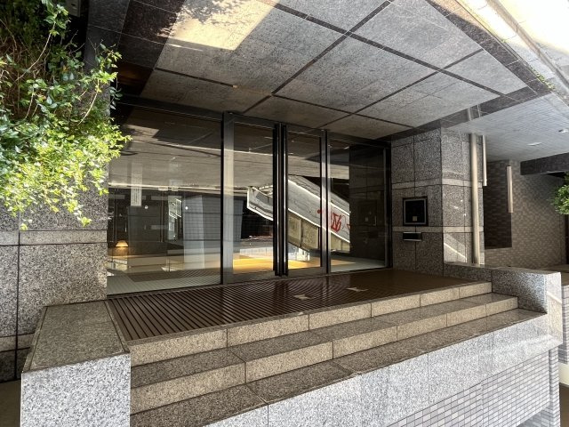 ルーブル江古田参番館のエントランス