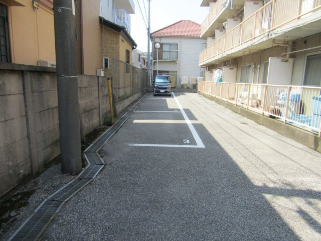 グラースの駐車場