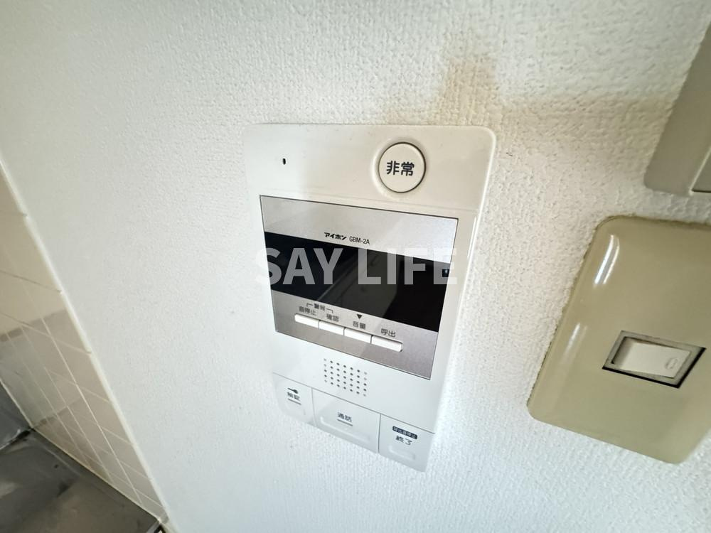 エレガントコーポラスの玄関