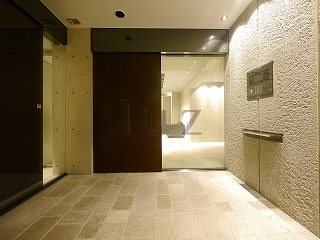ズーム横浜のエントランス