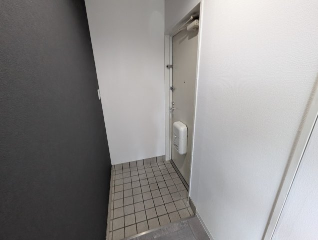 ハイツマドレーの玄関