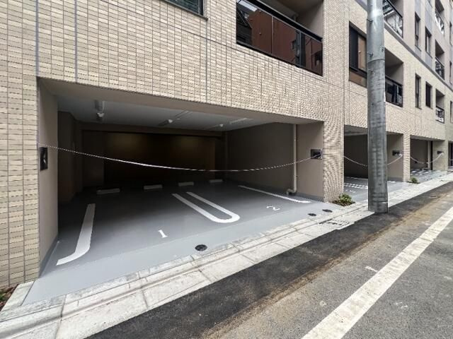 ドゥーエ銀座イーストⅢの駐車場
