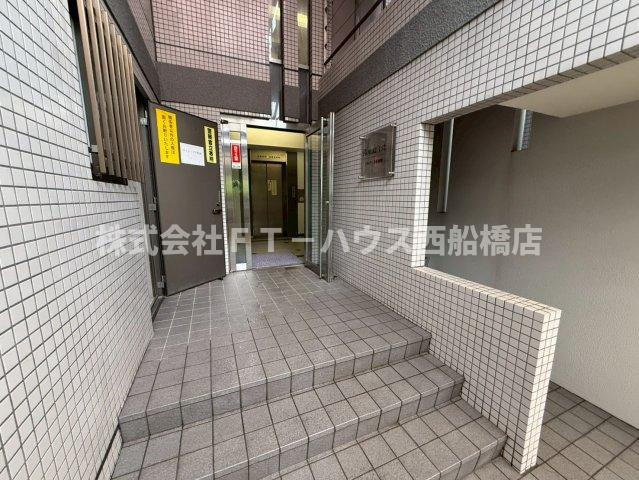 アルマース壱番館のエントランス