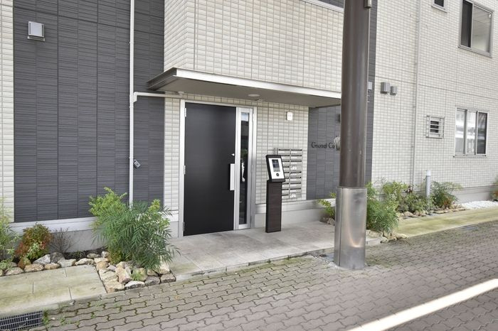 グランドコート堤町のエントランス