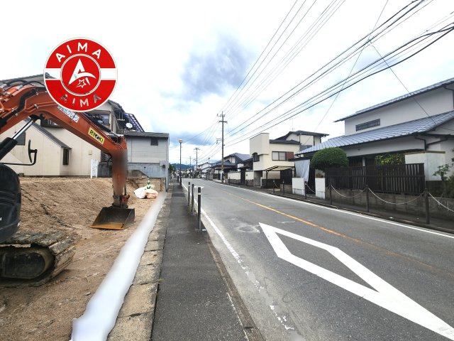 太宰府市長浦台3丁目第1-1棟（1号棟）の外観|前面道路含む現地の写真です。