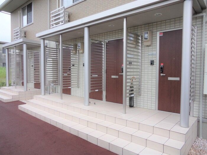 サンシャイン上冨居のエントランス