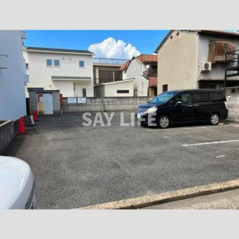 リトルパレスの駐車場