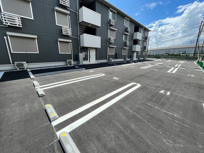 ミナージュ　リラの駐車場|駐車スペースもあります☆