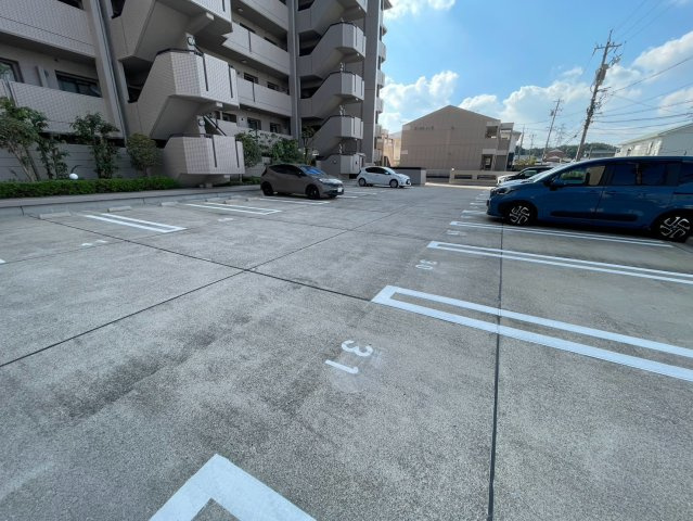 グローリアス豊田梅坪東第3の駐車場