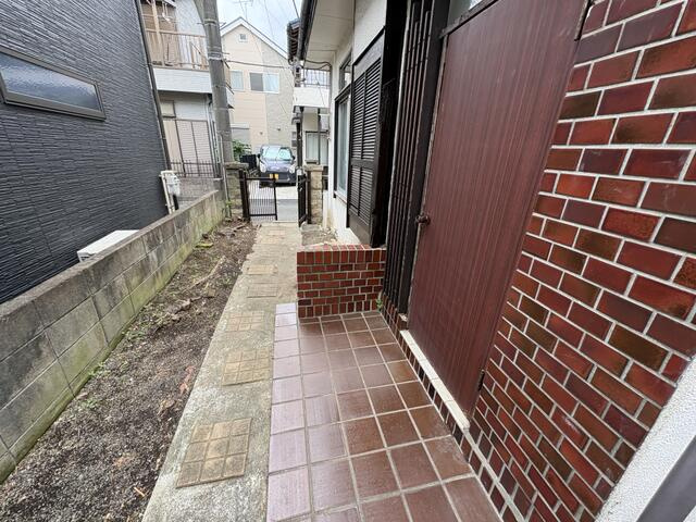 松戸市栄町西３丁目邸宅のエントランス