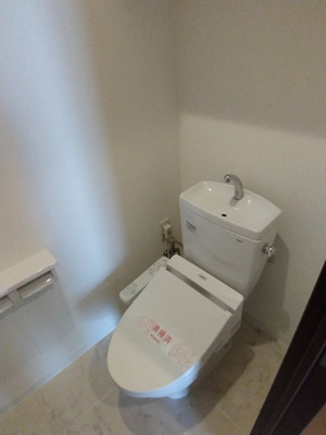 温水洗浄便座のあるトイレスペース♪