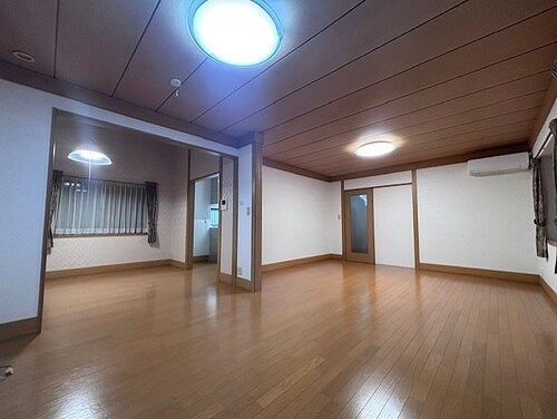 相模原市中央区由野台２丁目戸建の居間・リビング|約26畳LDK