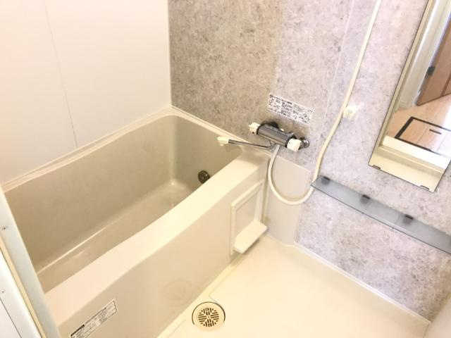 クイーンズの浴室|追い焚き機能付き（イメージ）