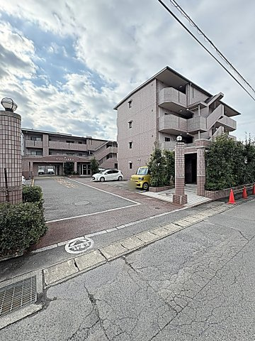 マ・メゾン小牧原　南館の外観