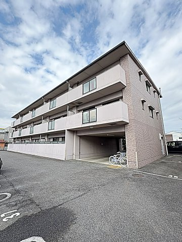 マ・メゾン小牧原　南館の外観