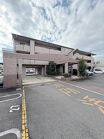 マ・メゾン小牧原　南館の外観|鉄筋コンクリート造マンションで安心です☆