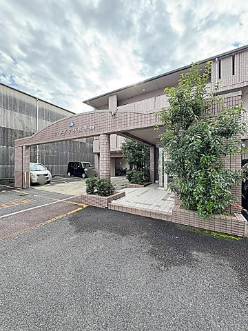 マ・メゾン小牧原　南館のエントランス