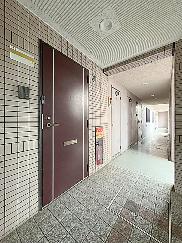 マ・メゾン小牧原　南館の玄関