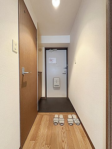 マ・メゾン小牧原　南館の玄関