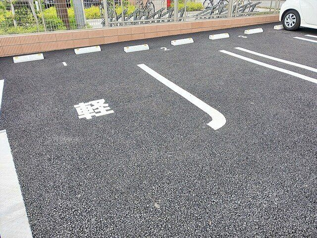 ユニゾン　アザレアⅡの駐車場