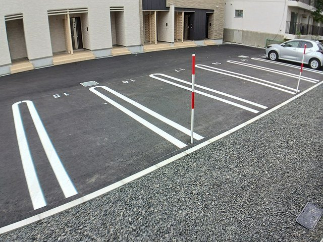 クレストコートⅡの駐車場