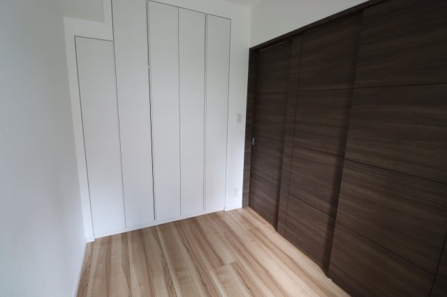 ルジェンテ赤坂の洋室