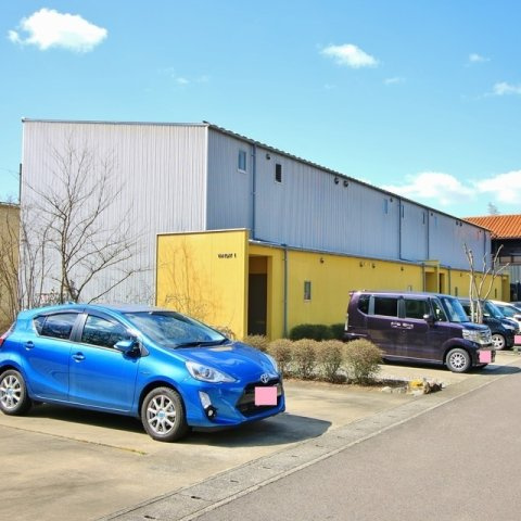 ＹＭ　ＦＬＡＴの駐車場