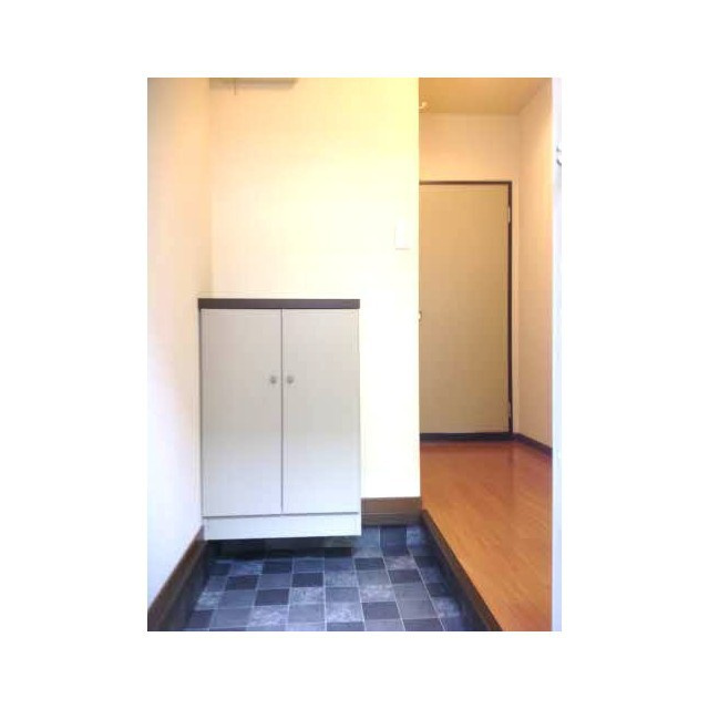 岐阜市日野南１丁目のアパートの玄関